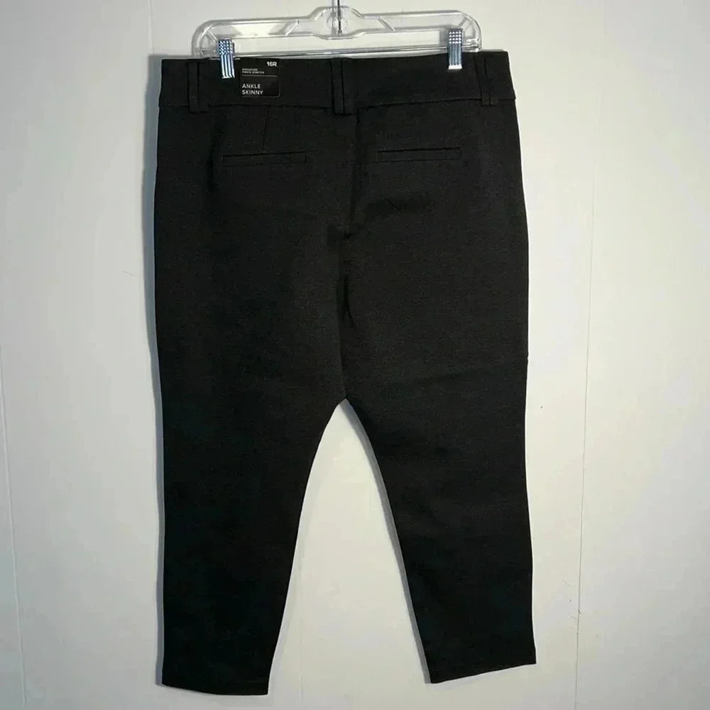 NWT Studio by Torrid Stretchy Gray Women’s Slacks
CHR GRY PNTE ANKLE SKNY 1039 - Picture 2 of 5